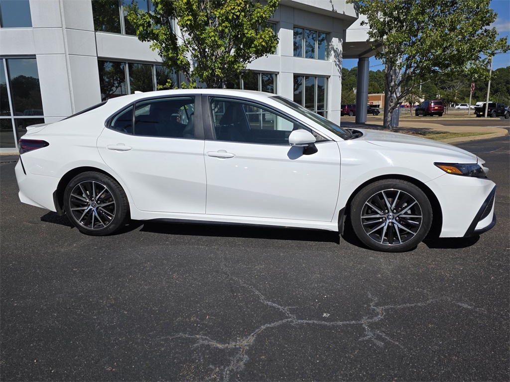 2023 Toyota Camry SE photo 3