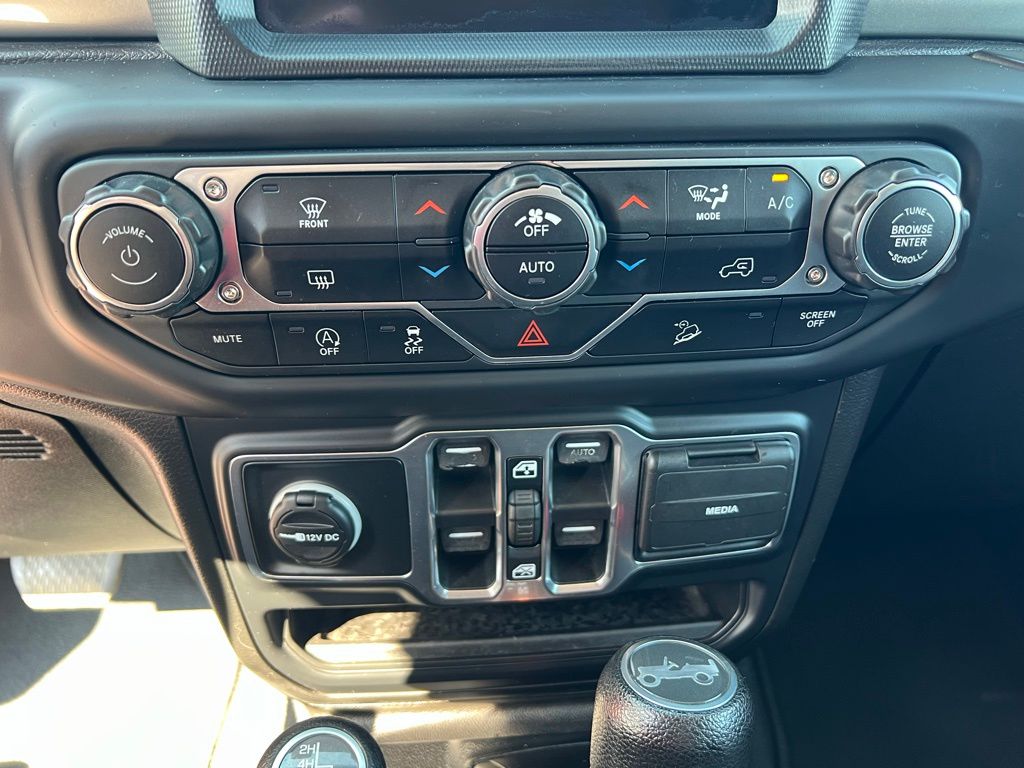 2019 Jeep Wrangler Unlimited Sahara photo 29