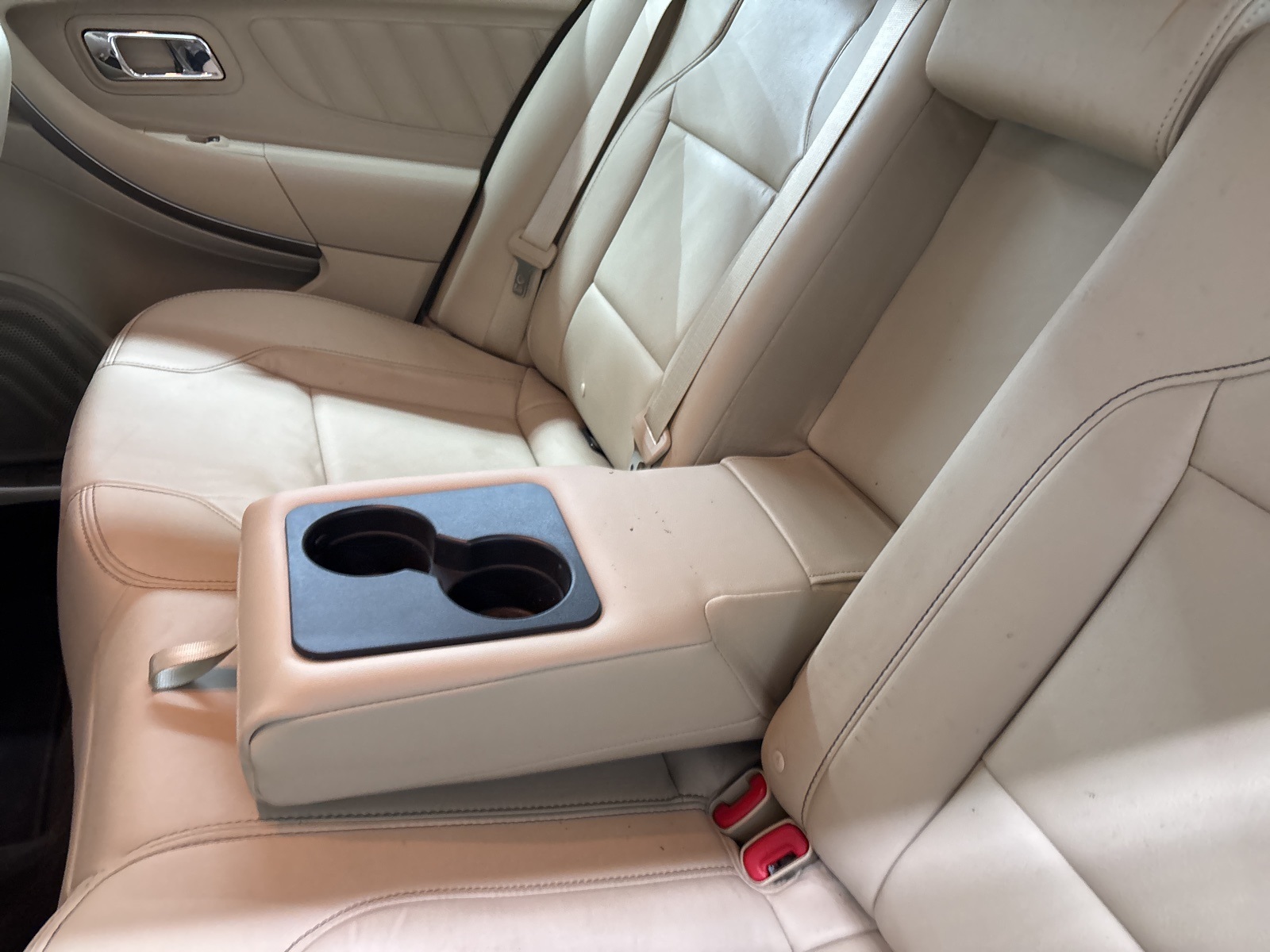 2018 Ford Taurus SEL photo 15