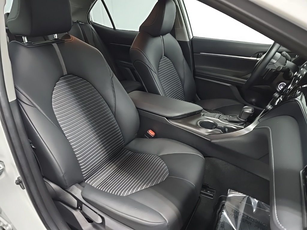 2022 Toyota Camry SE photo 14