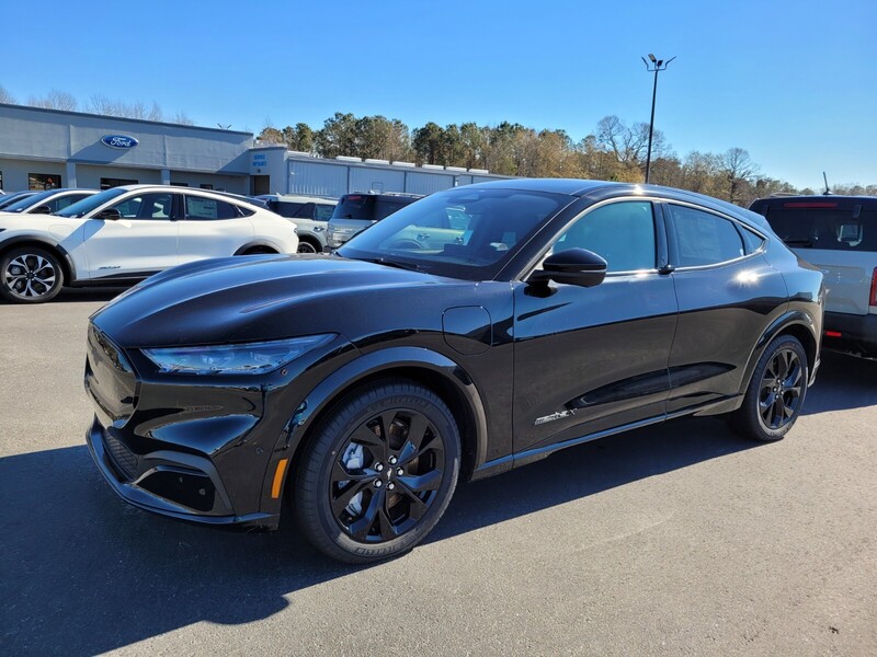 2023 Ford Mustang Mach-E Premium photo 3
