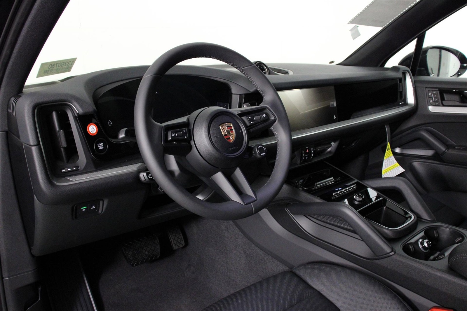 2025 Porsche Cayenne photo 4