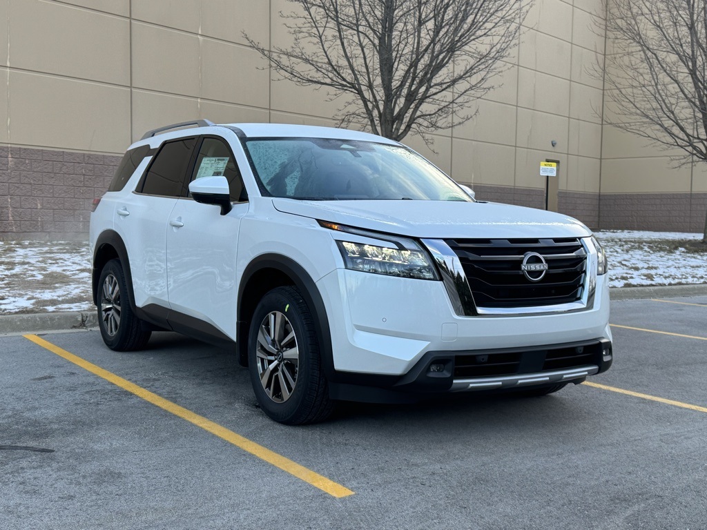 2025 Nissan Pathfinder SL's photo