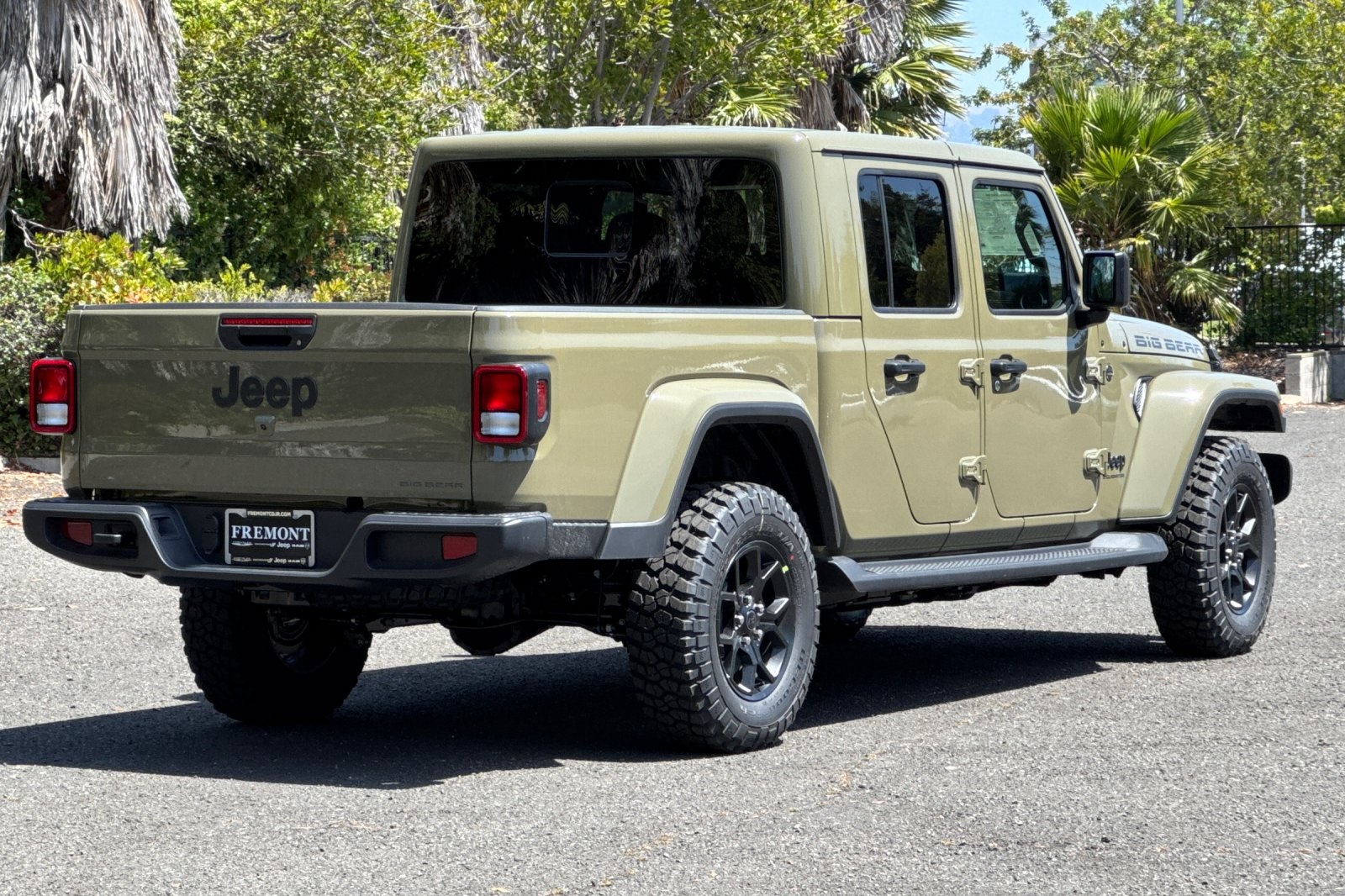 2025 Jeep Gladiator Sport photo 3