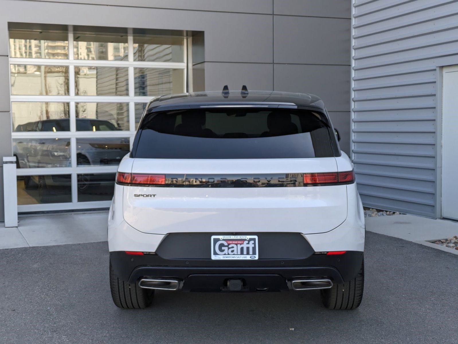 2025 Land Rover Range Rover Sport SE photo 3