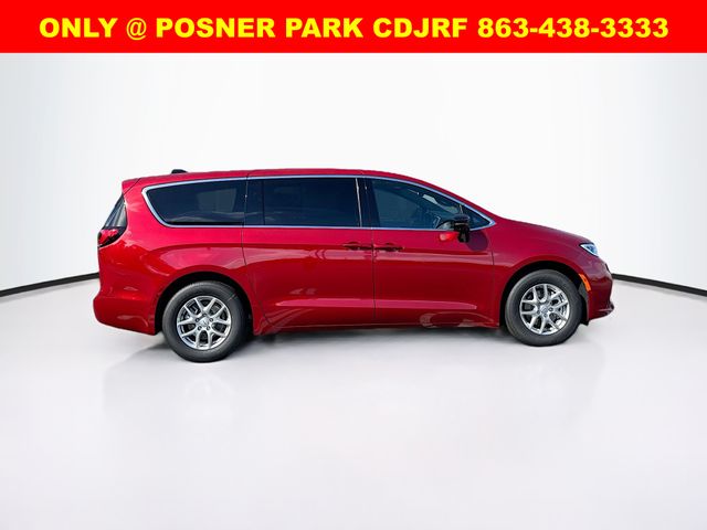 2026 Chrysler Pacifica photo 4