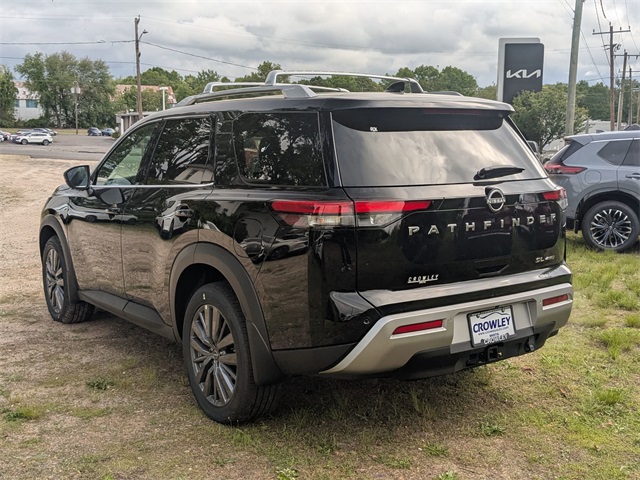 2025 Nissan Pathfinder SL photo 5