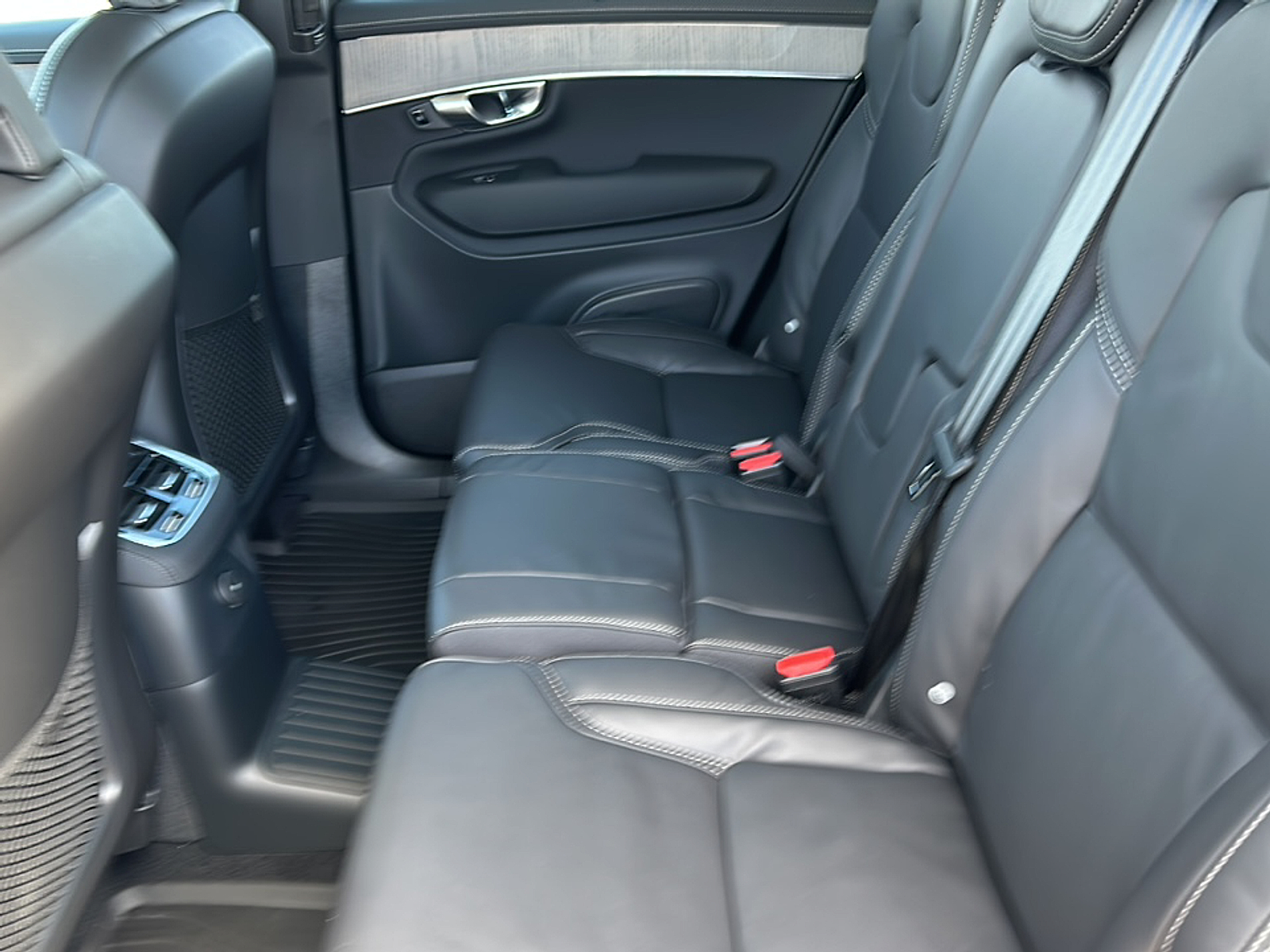 2025 Volvo XC90 T8 photo 5