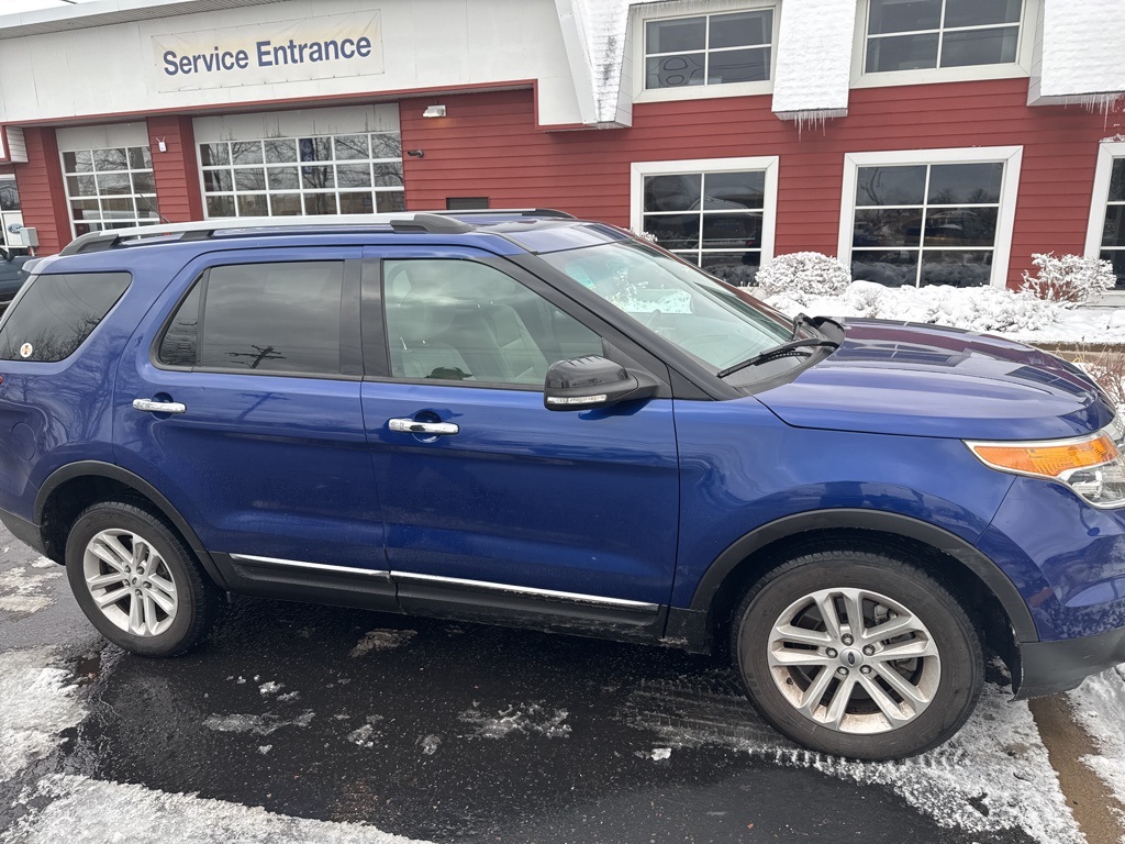 2015 Ford Explorer XLT photo 2