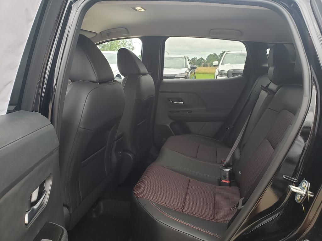 2025 Nissan Kicks SR photo 6