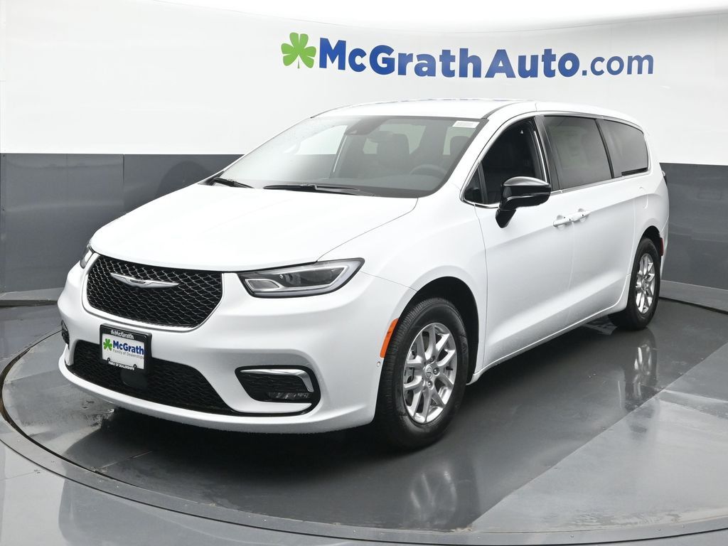 2026 Chrysler Pacifica photo 23