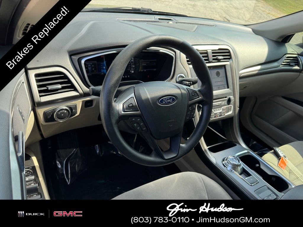 2017 Ford Fusion SE photo 3