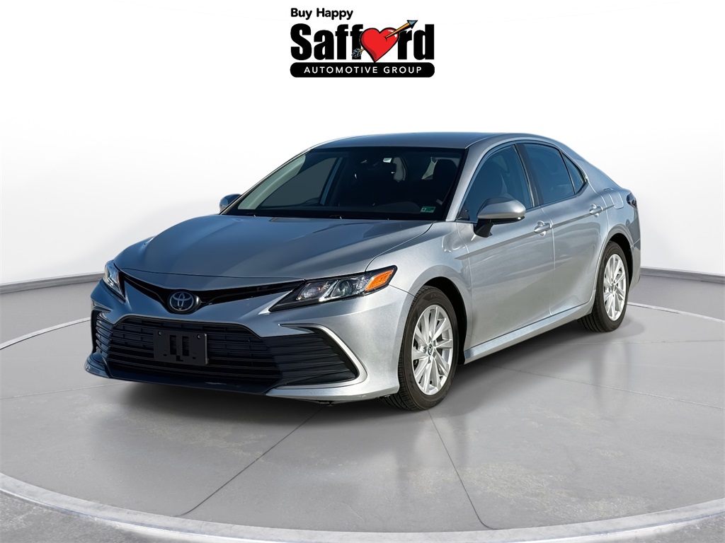 2022 Toyota Camry LE's photo