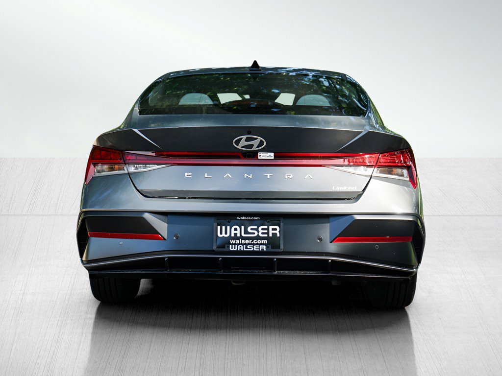 2025 Hyundai Elantra Limited photo 4