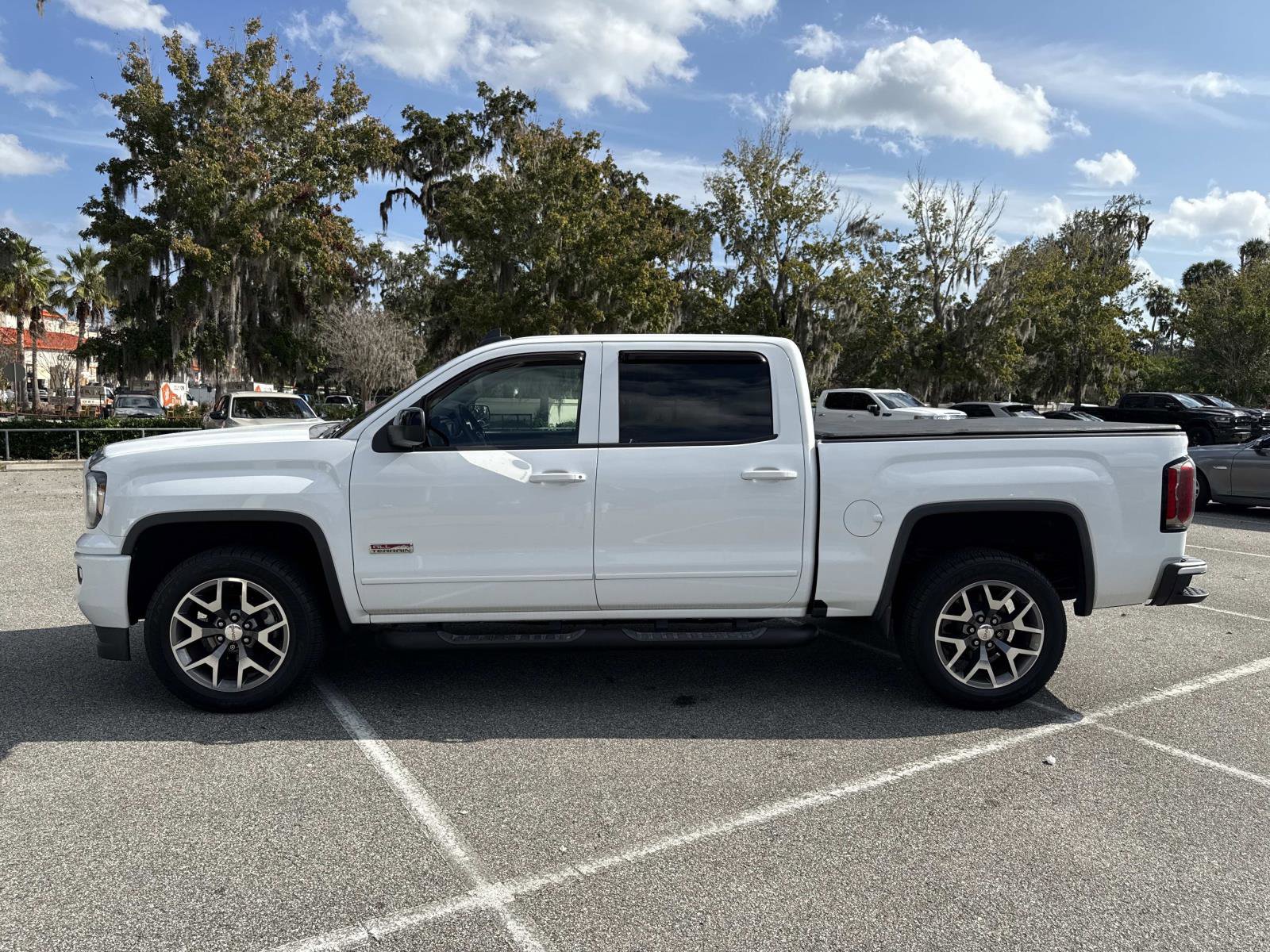 2017 Gmc Sierra 1500 SLT photo 3
