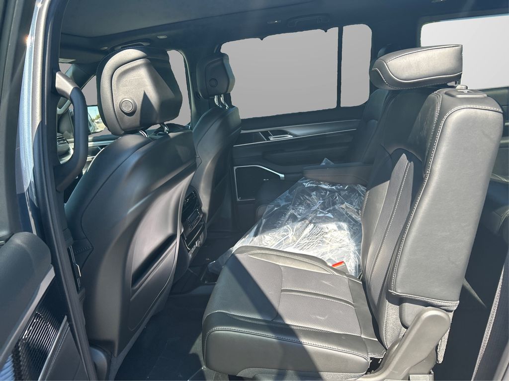 2025 Jeep Wagoneer Series III photo 7