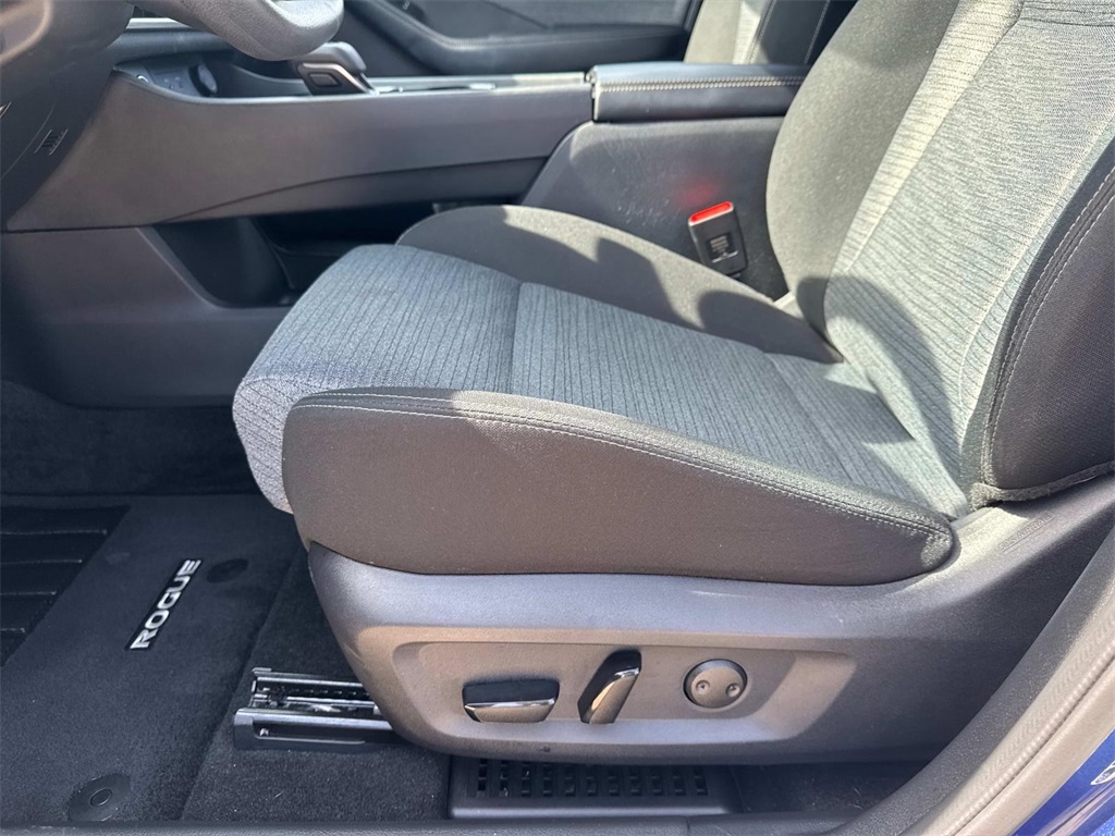2023 Nissan Rogue SV photo 15