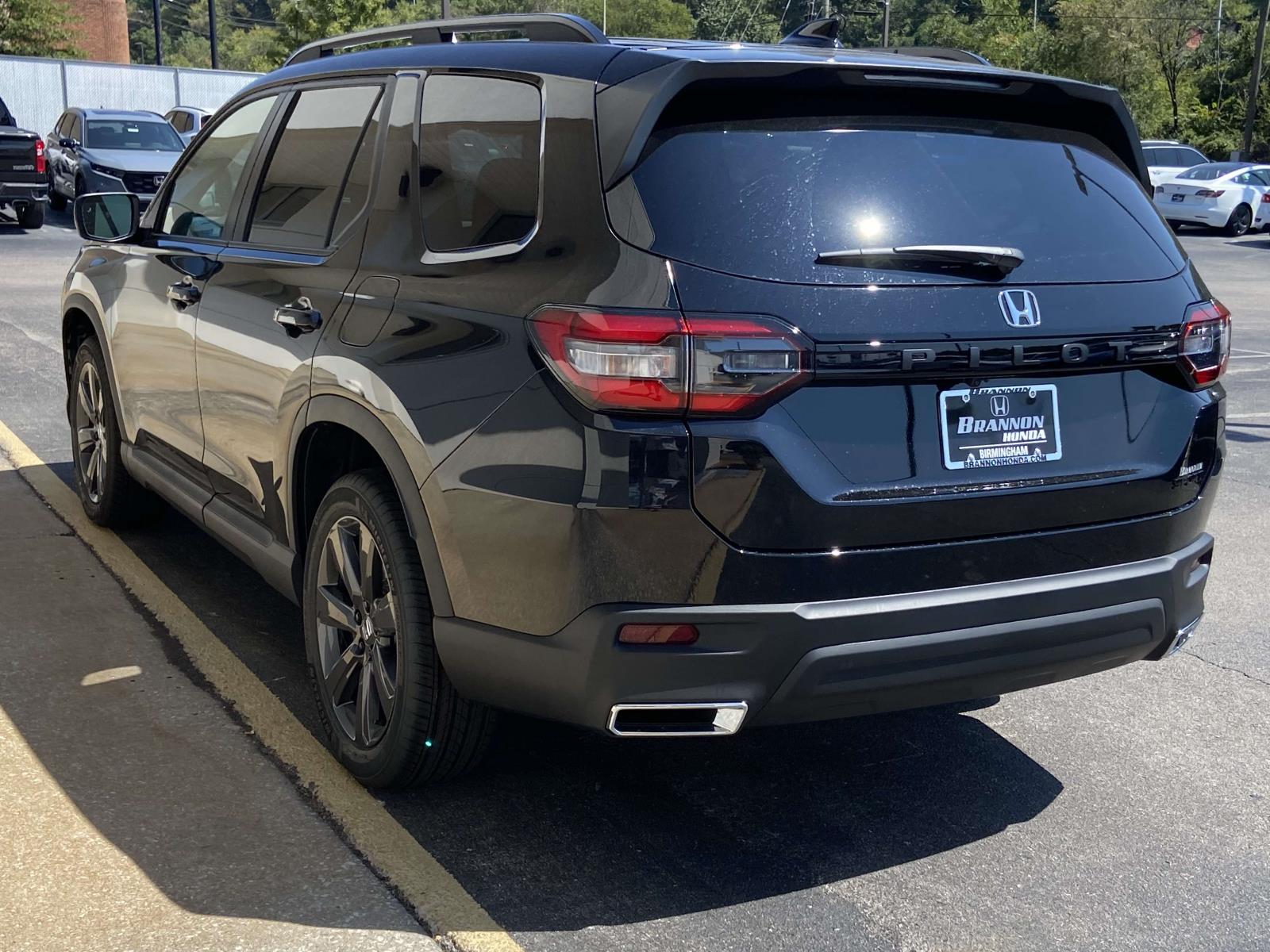 2025 Honda Pilot Sport photo 3