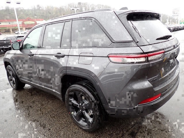 2025 Jeep Grand Cherokee Altitude photo 3