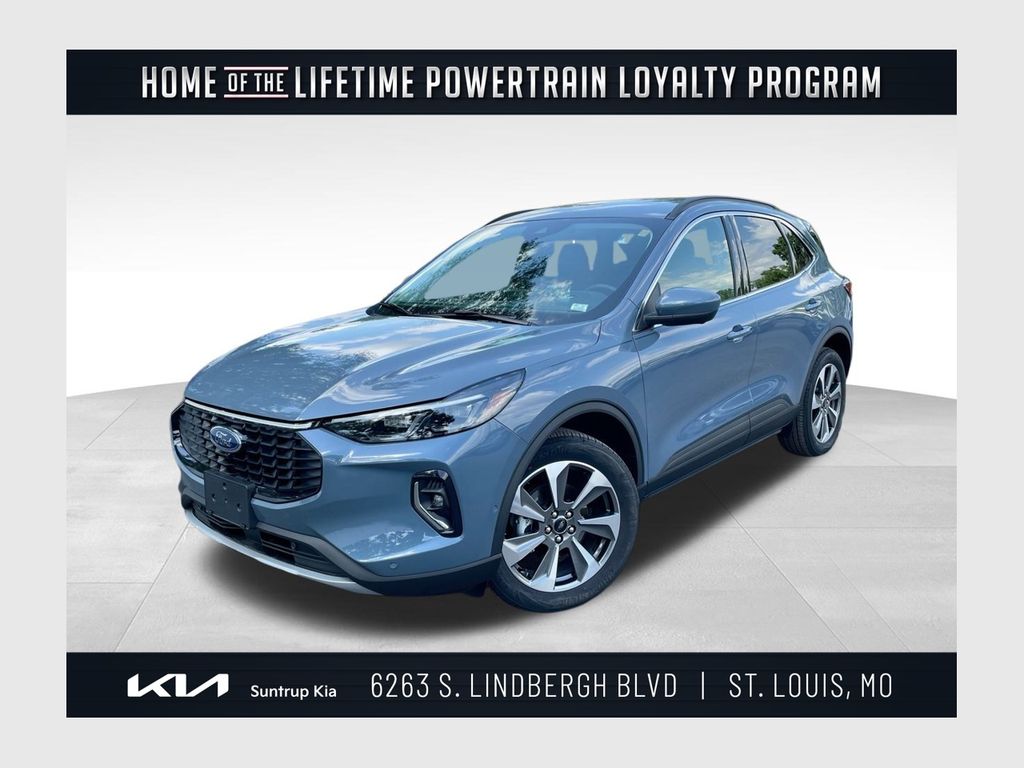 2023 Ford Escape Platinum's photo