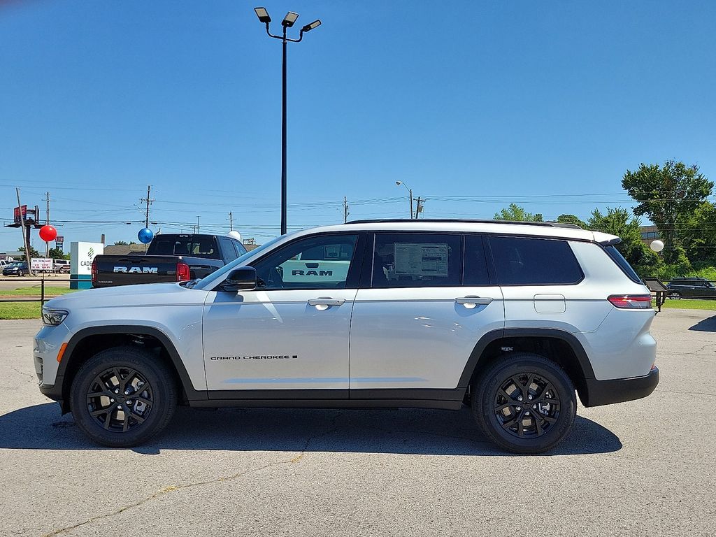 2025 Jeep Grand Cherokee Altitude X photo 3