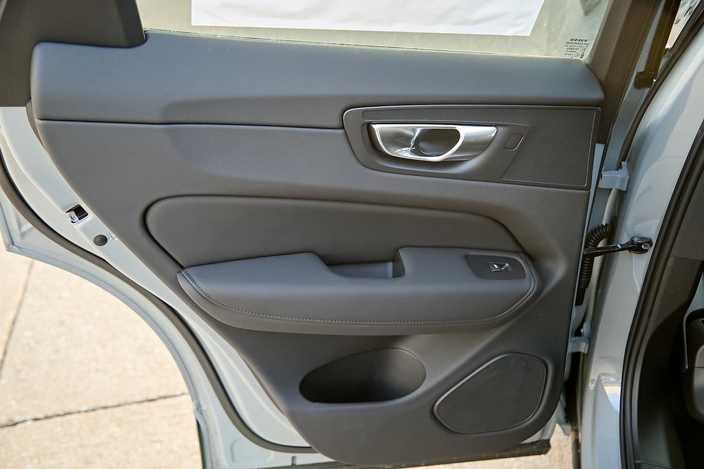 2026 VOLVO XC60 - Image 17
