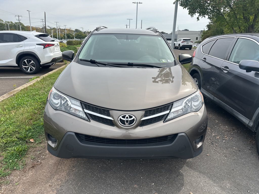 2015 Toyota RAV4 LE photo 2