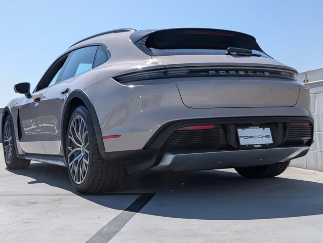 2023 Porsche Taycan 4S Cross Turismo photo 3