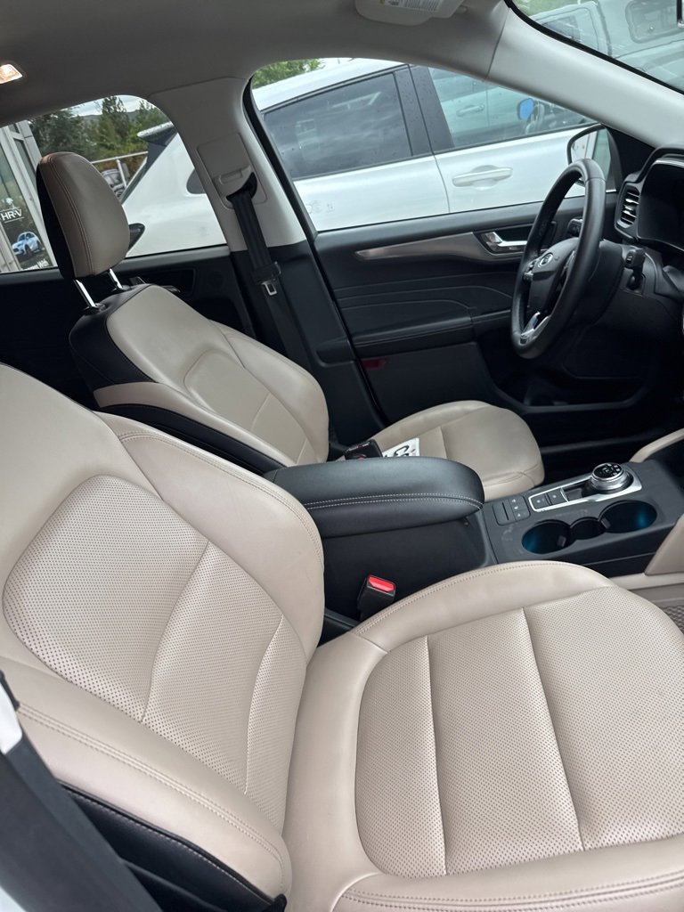 2021 Ford Escape Titanium Hybrid photo 10