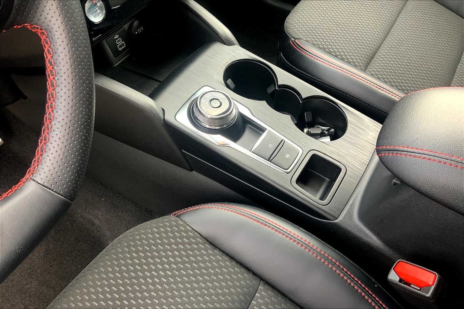 2024 Ford Escape ST-Line photo 15