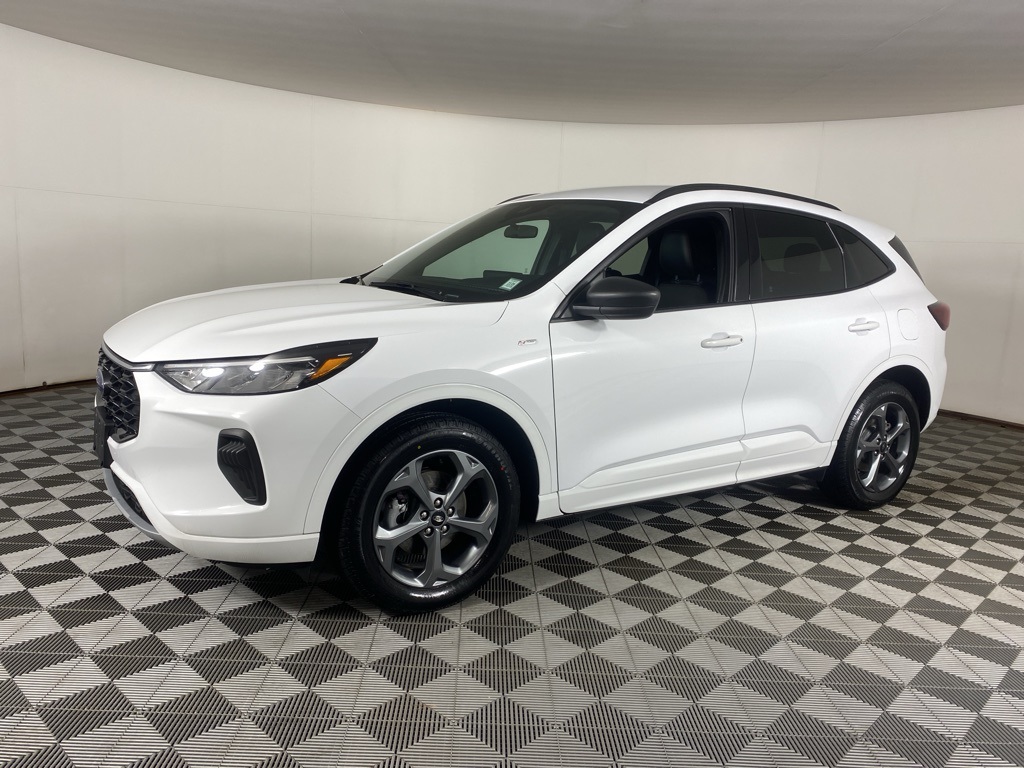 2023 Ford Escape ST-Line photo 2