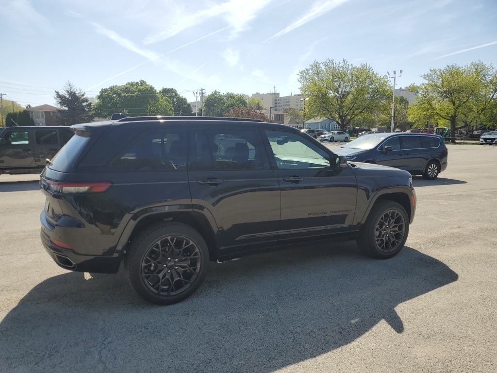 2025 Jeep Grand Cherokee Summit photo 8
