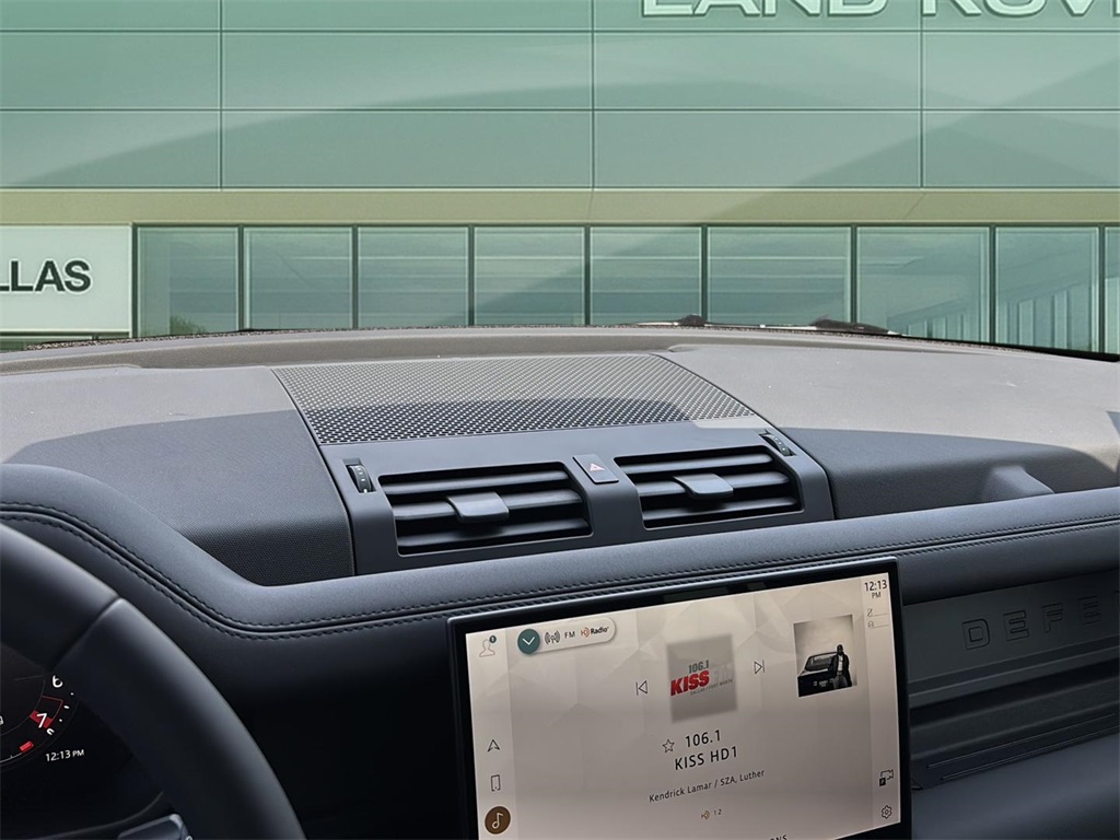 2025 Land Rover Defender 110 X-Dynamic SE photo 19