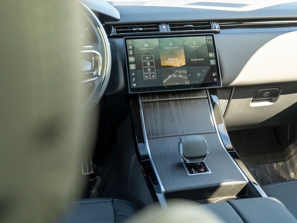 2025 Land Rover Range Rover Velar SE photo 17