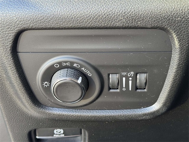 2023 Jeep Grand Cherokee Altitude photo 3