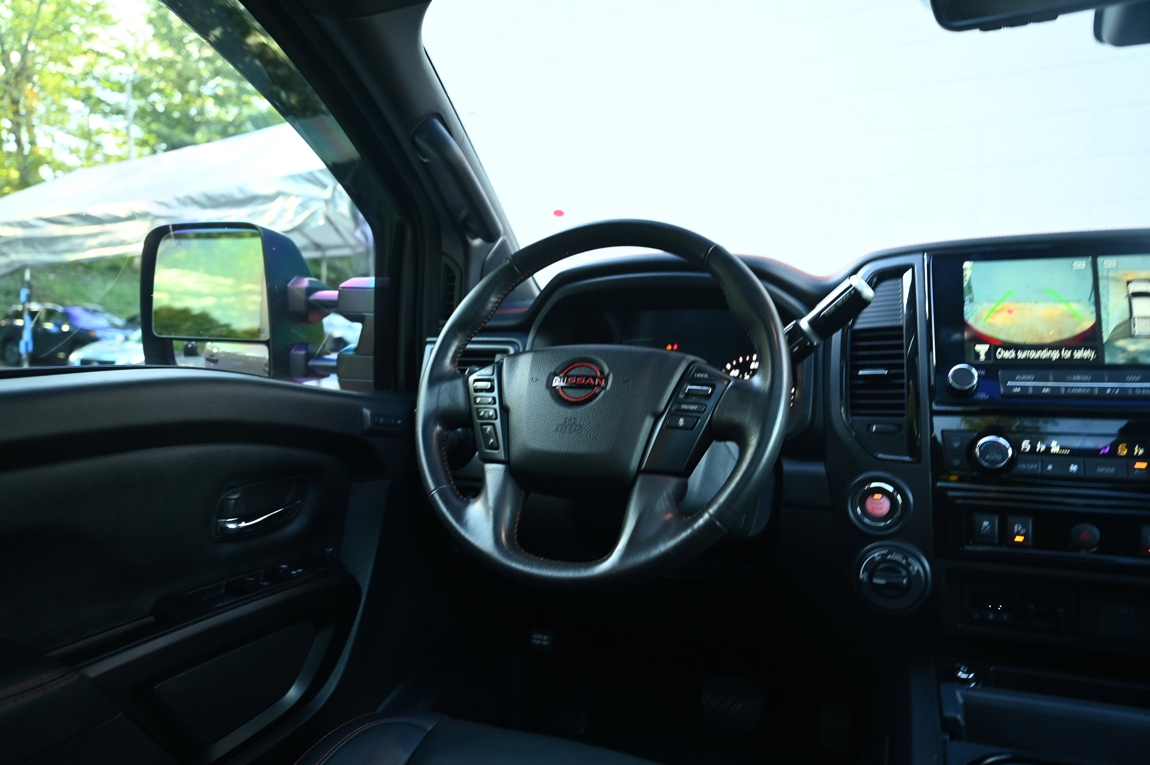 2024 Nissan Titan PRO-4X photo 32
