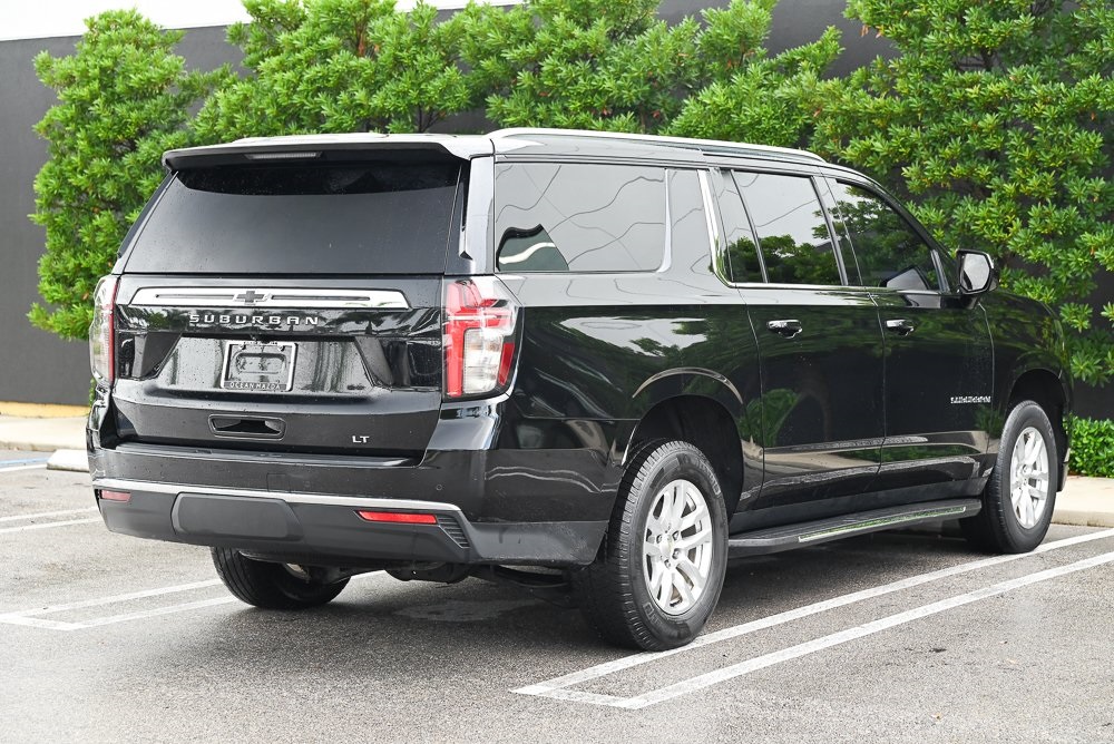 2022 Chevrolet Suburban LT photo 4
