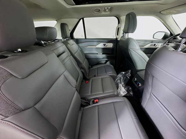 2025 Ford Explorer photo 27