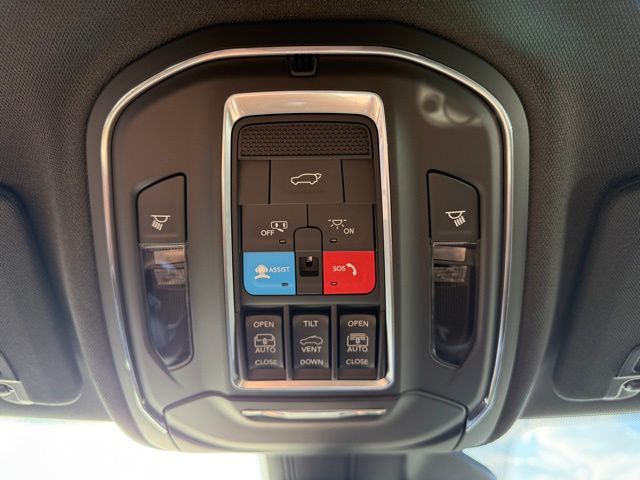 2024 Jeep Cherokee Limited 4xe photo 13