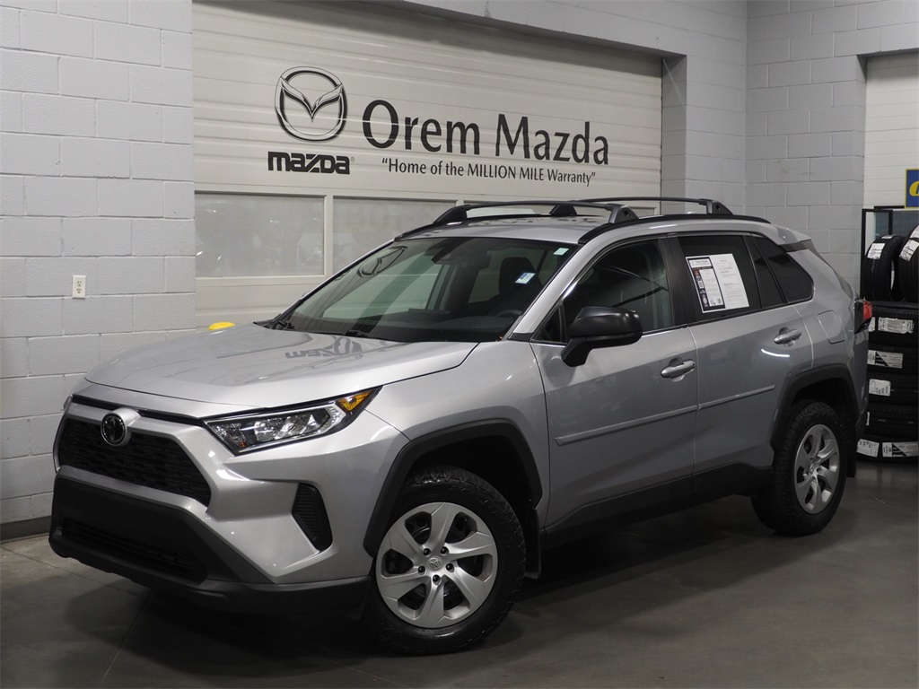 2021 Toyota RAV4 LE's photo