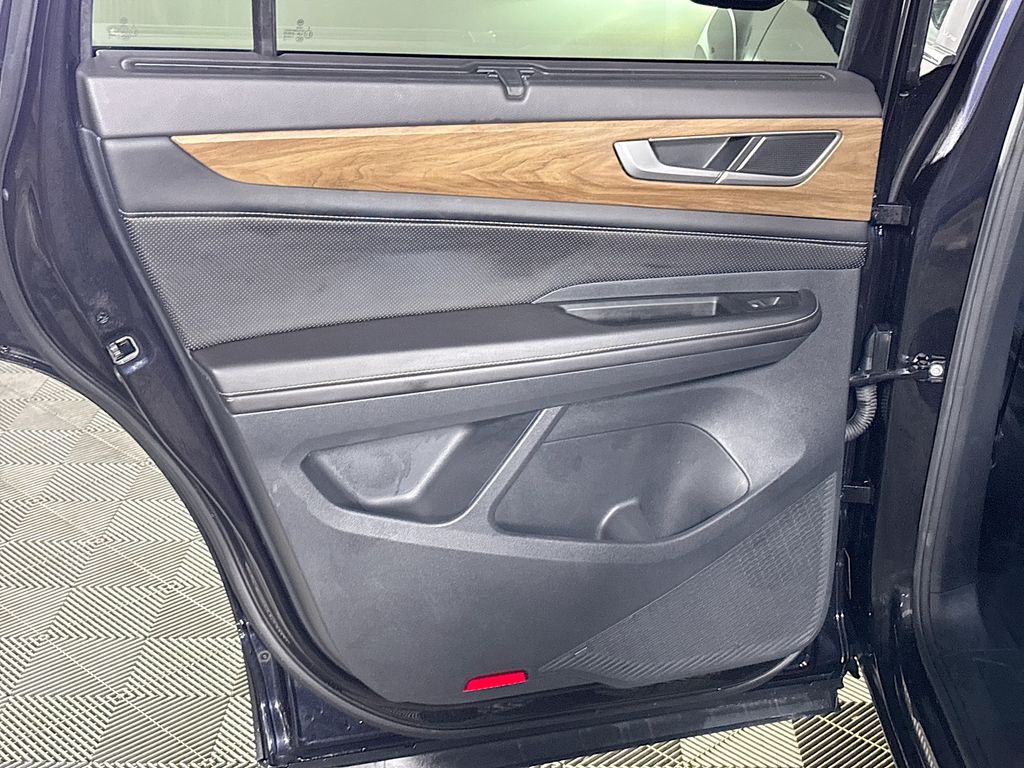 2024 Volkswagen Atlas SE Technology photo 17