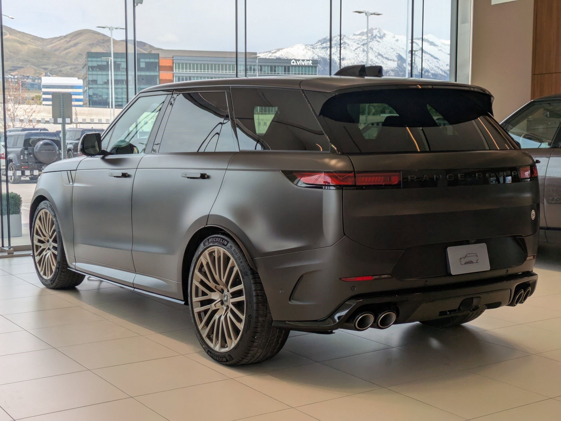 2025 Land Rover Range Rover Sport photo 3