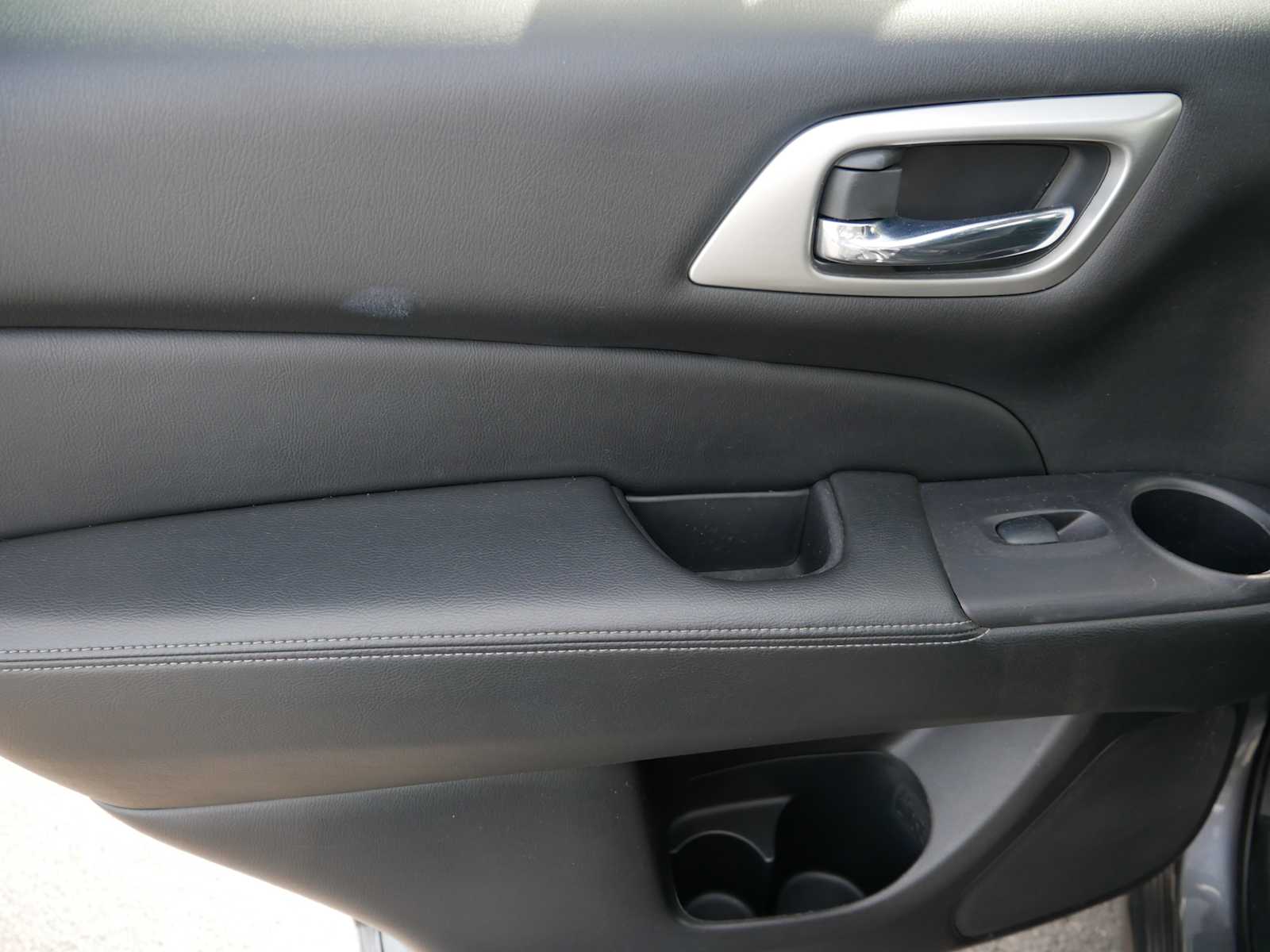 2020 Nissan Pathfinder SL photo 15
