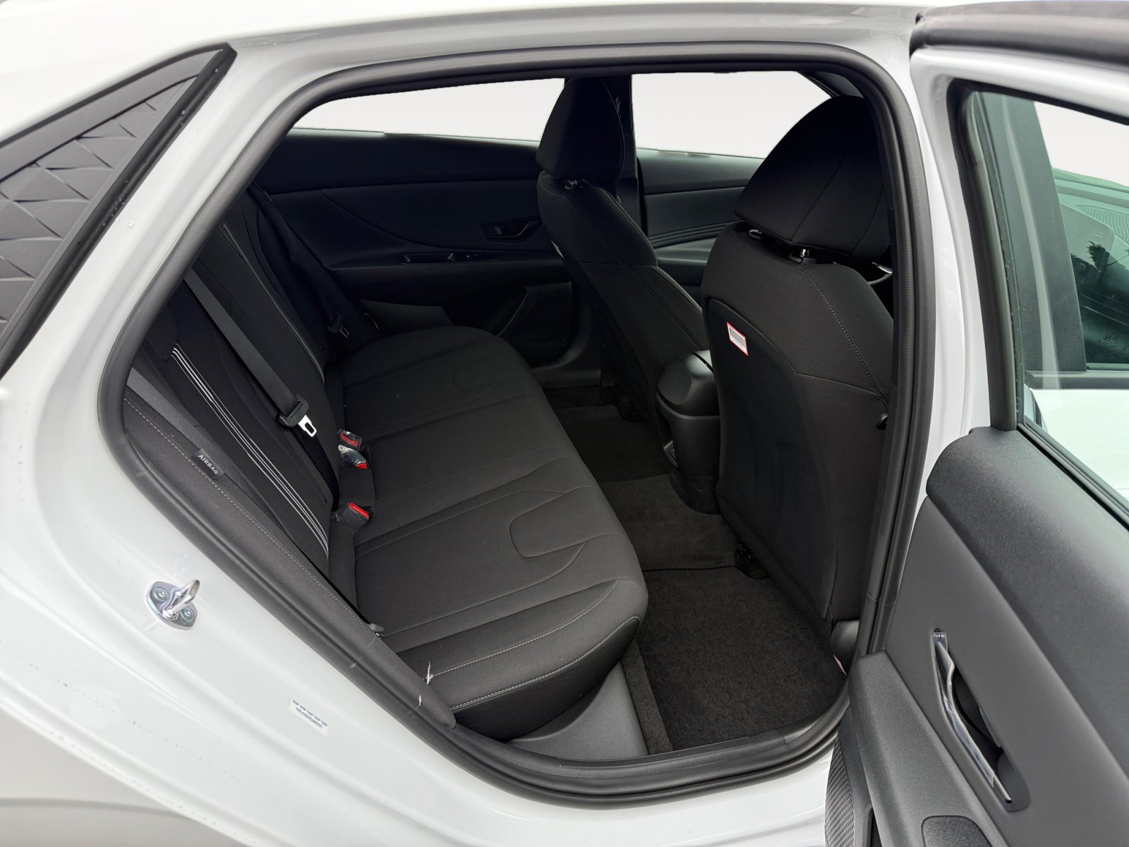 2025 Hyundai Elantra SEL Sport photo 18