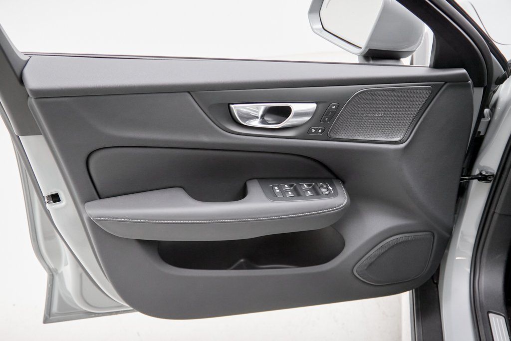 2026 VOLVO V60CC - Image 9