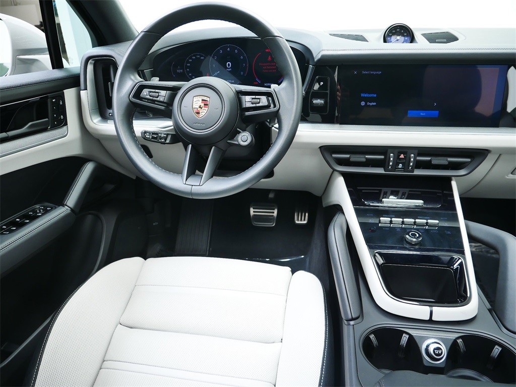 2024 Porsche Cayenne S photo 16