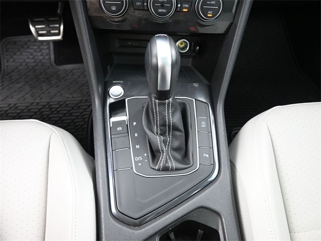 2021 Volkswagen Tiguan SE R-Line Black photo 2