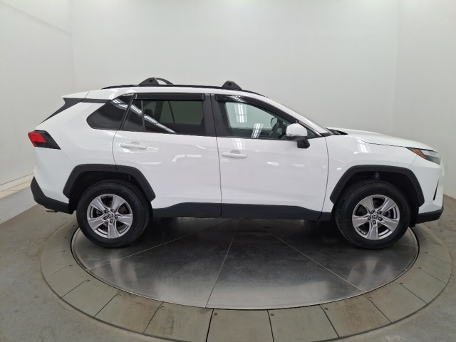 2023 Toyota RAV4 XLE photo 8