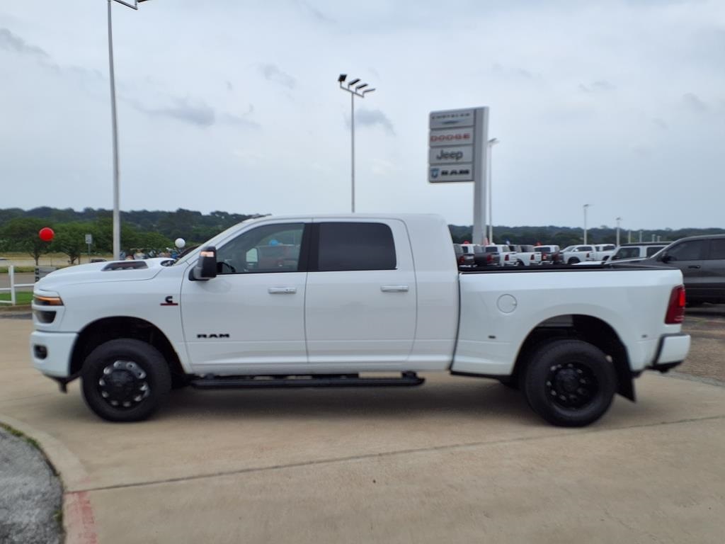 2025 Ram 3500 Laramie photo 4