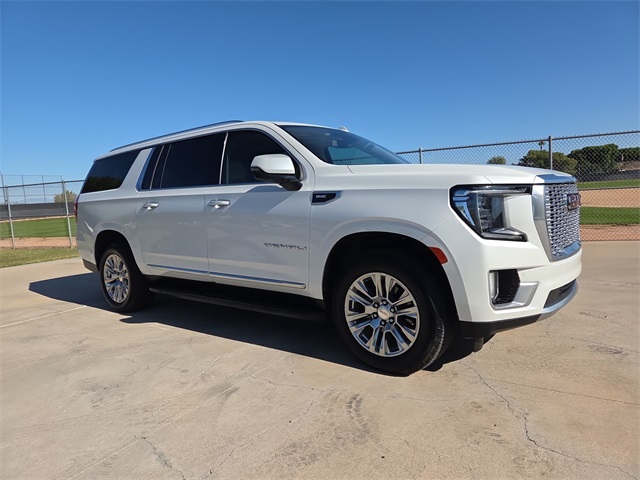 2021 GMC Yukon XL Denali's photo